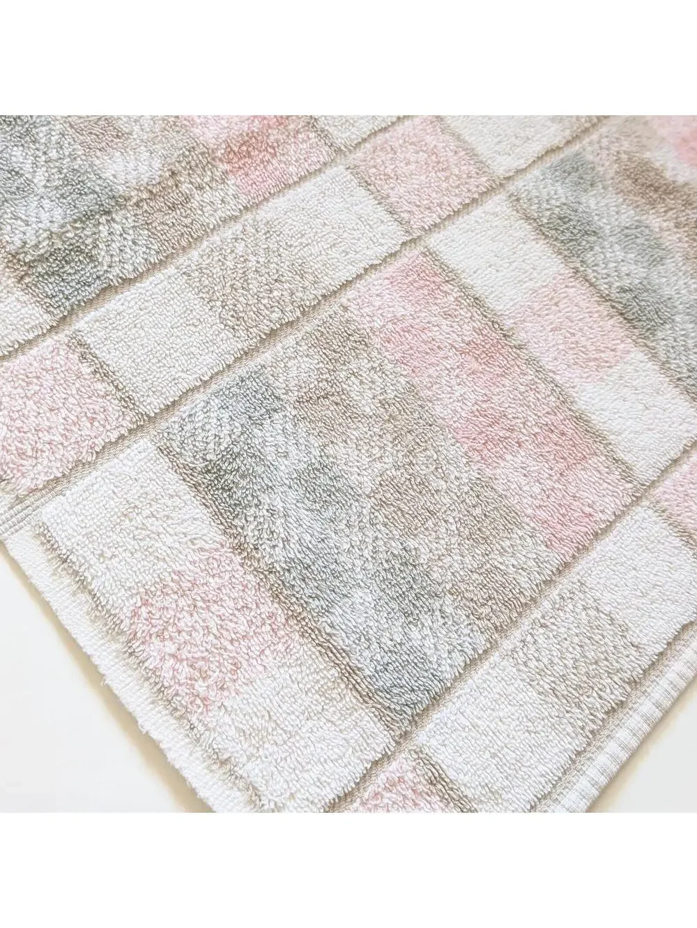1980s Vintage Bath Towel with Pastel Pink Grid Pattern